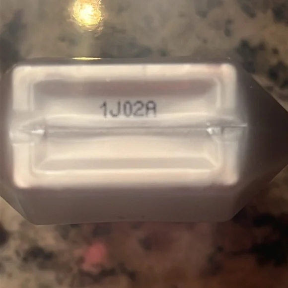 Fenty 23 Blurring Skin Tint - Picture 4 of 6